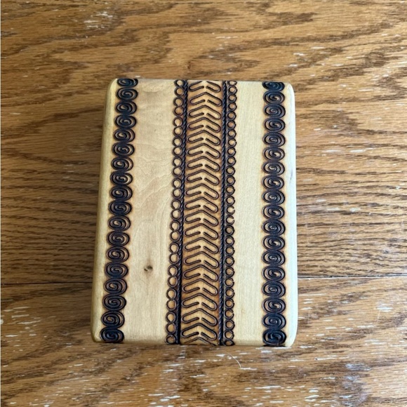 Wooden Trinket Box with Intricate Design hand carved from Poland - Picture 2 of 4